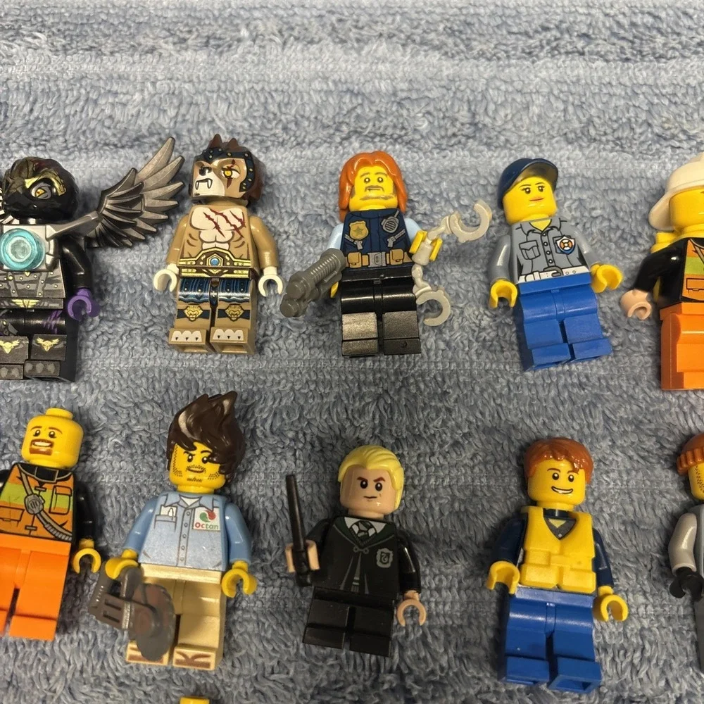 LEGO Collectible Minifigure Assortment‎ Bulk Lot of 25 needs parts